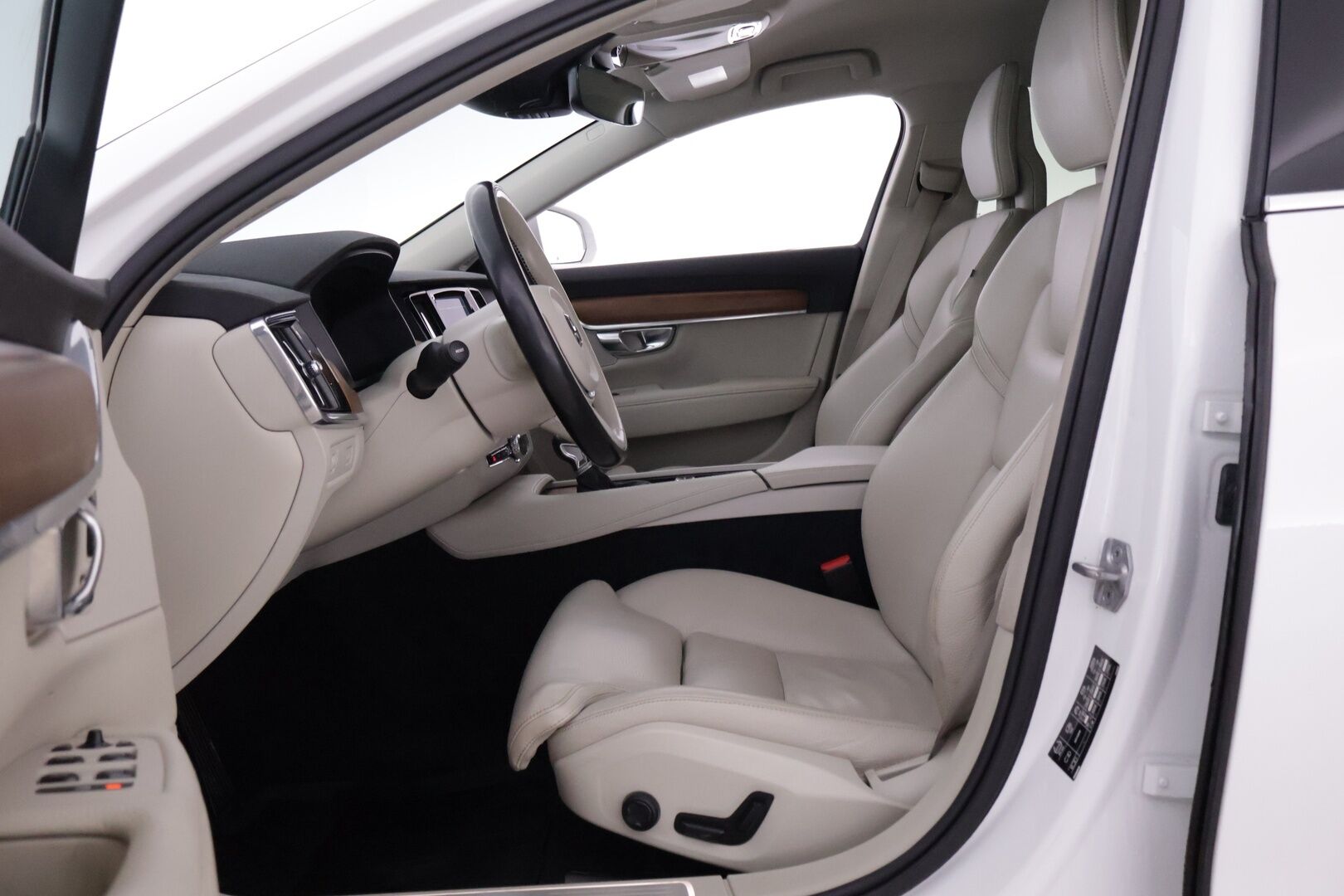 Volvo S90 2017 D3 Inscription aut *ACC  / HUD / Webasto / PIlot assit / Muisti sportti nahat /  P. tutkat / High Perfomance Audio* - Ei AdBlue / Adapt. vak / Kattava huoltohistoria / 2x Alkuperäiset Volvon alumiinivanteet - HULLUT AVAJAISHULINAT KORKOTARJOUS 3,29 %