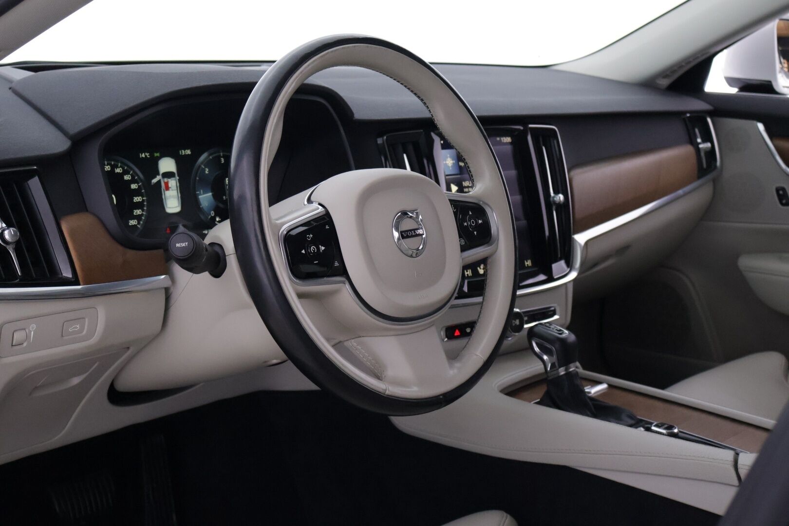 Volvo S90 2017 D3 Inscription aut *ACC  / HUD / Webasto / PIlot assit / Muisti sportti nahat /  P. tutkat / High Perfomance Audio* - Ei AdBlue / Adapt. vak / Kattava huoltohistoria / 2x Alkuperäiset Volvon alumiinivanteet - HULLUT AVAJAISHULINAT KORKOTARJOUS 3,29 %