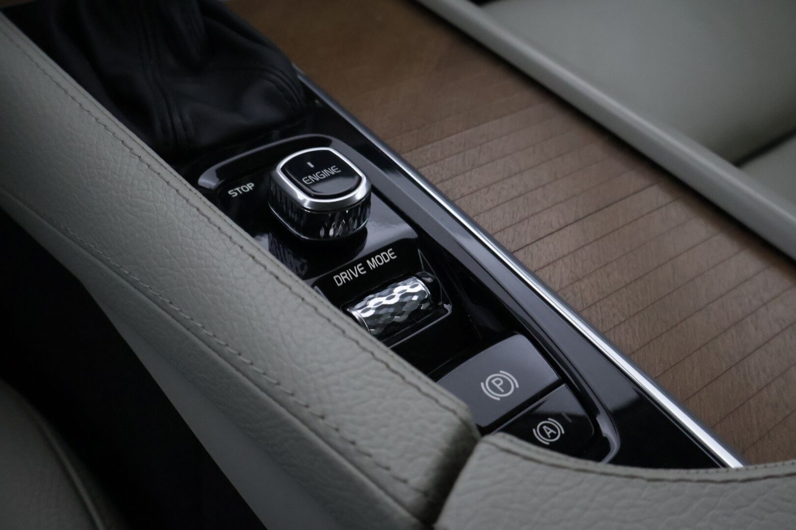 Volvo S90 2017 D3 Inscription aut *ACC  / HUD / Webasto / PIlot assit / Muisti sportti nahat /  P. tutkat / High Perfomance Audio* - Ei AdBlue / Adapt. vak / Kattava huoltohistoria / 2x Alkuperäiset Volvon alumiinivanteet 