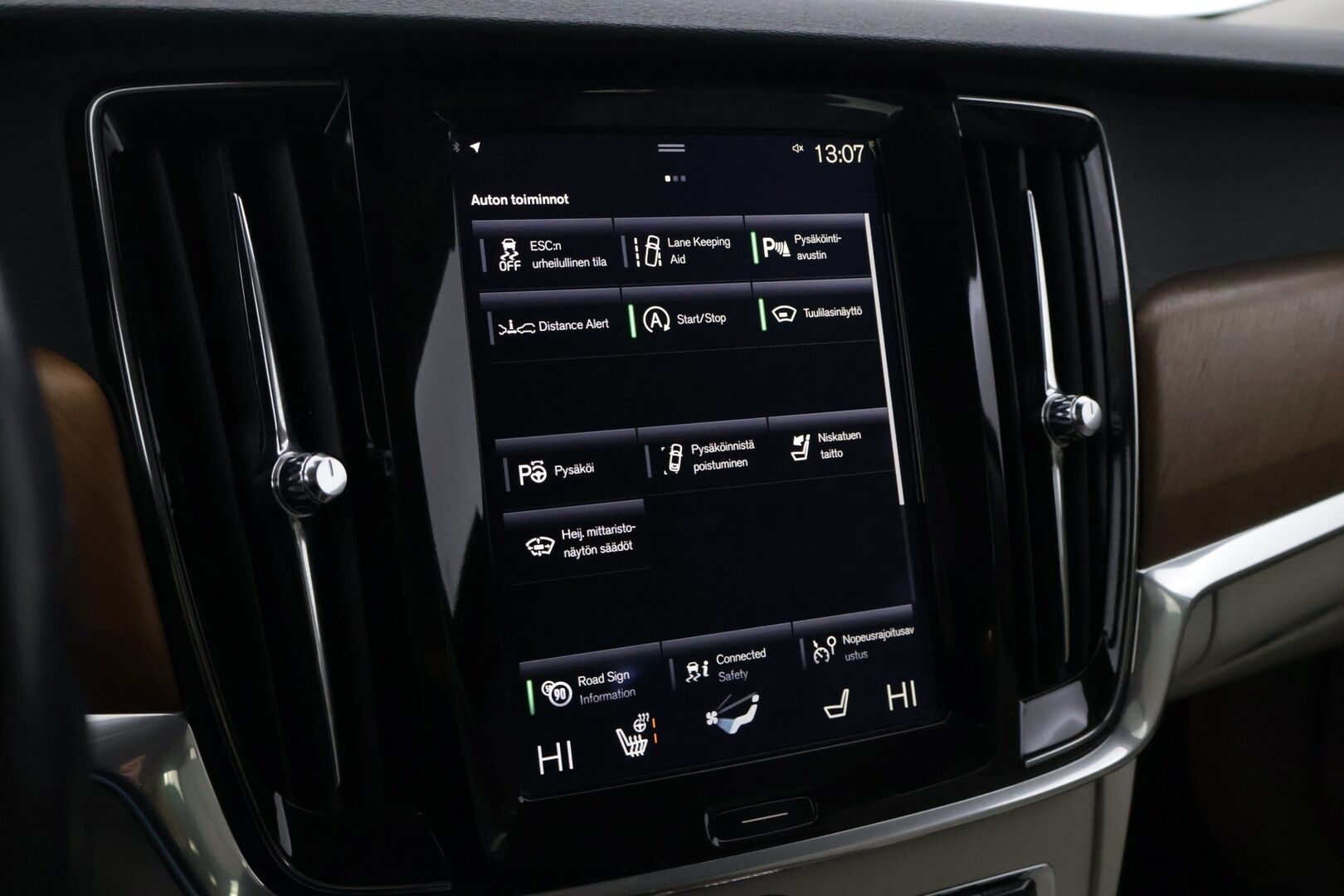 Volvo S90 2017 D3 Inscription aut *ACC  / HUD / Webasto / PIlot assit / Muisti sportti nahat /  P. tutkat / High Perfomance Audio* - Ei AdBlue / Adapt. vak / Kattava huoltohistoria / 2x Alkuperäiset Volvon alumiinivanteet 