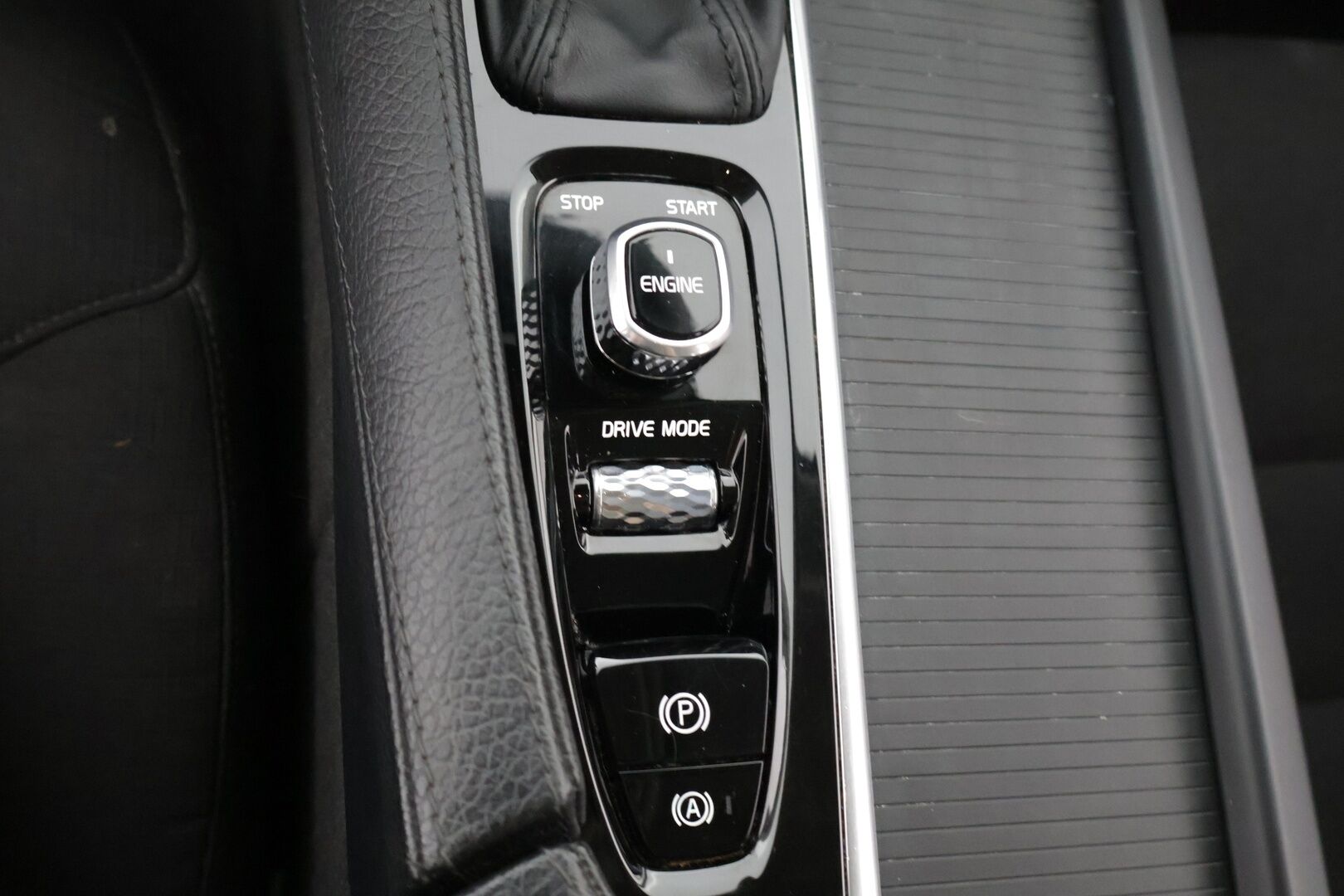 Volvo V90 2017 D3 Business aut * ACC / Koukku / Tutkat * - 2x Renkaat / Hyvä huoltohistoria*