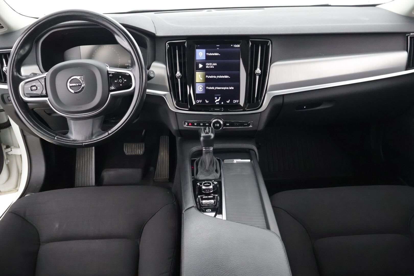 Volvo V90 2017 D3 Business aut * ACC / Koukku / Tutkat * - 2x Renkaat / Hyvä huoltohistoria*