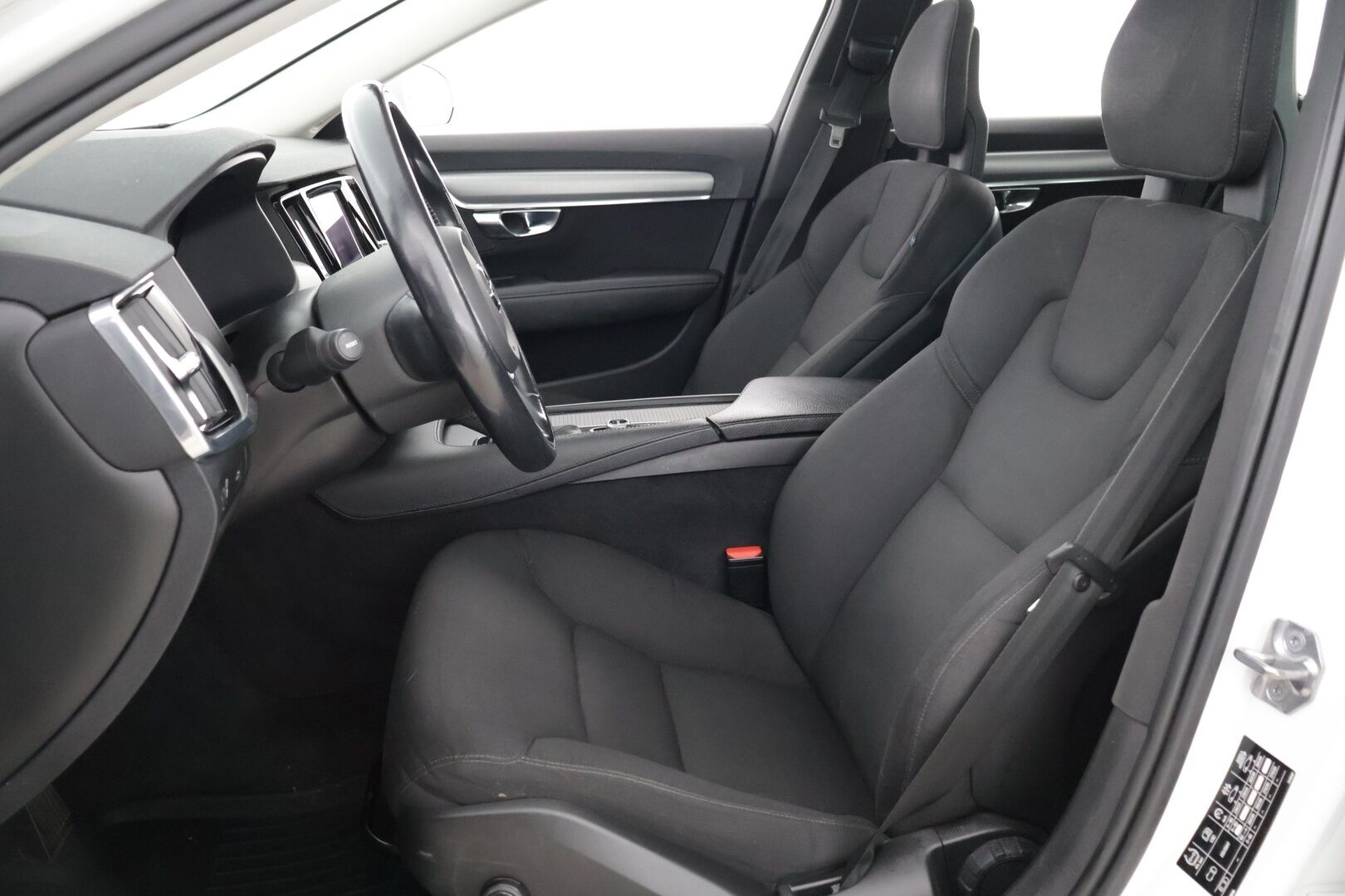 Volvo V90 2017 D3 Business aut * ACC / Koukku / Tutkat * - 2x Renkaat / Hyvä huoltohistoria*