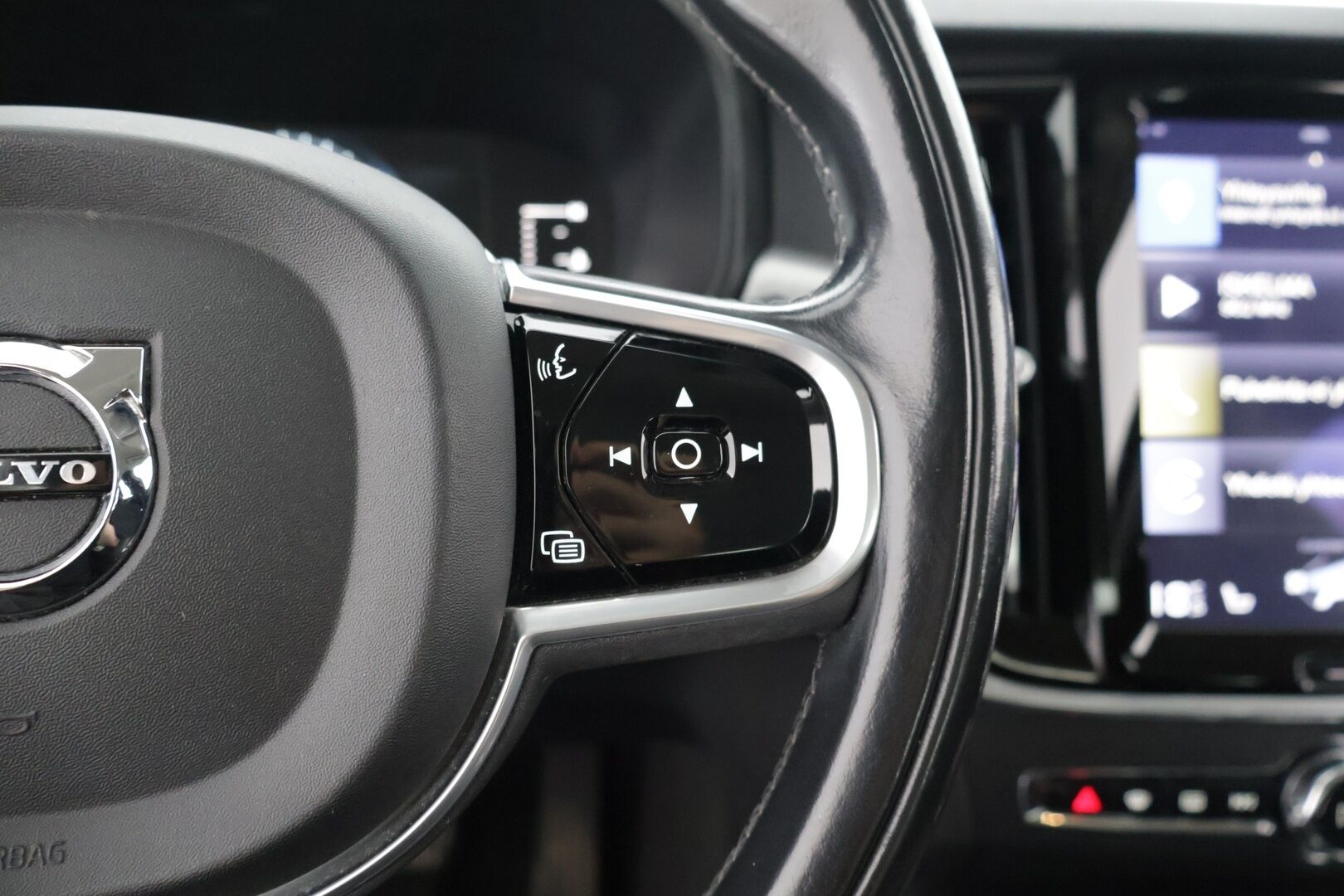 Volvo V90 2017 D3 Business aut * ACC / Koukku / Tutkat * - 2x Renkaat / Hyvä huoltohistoria*