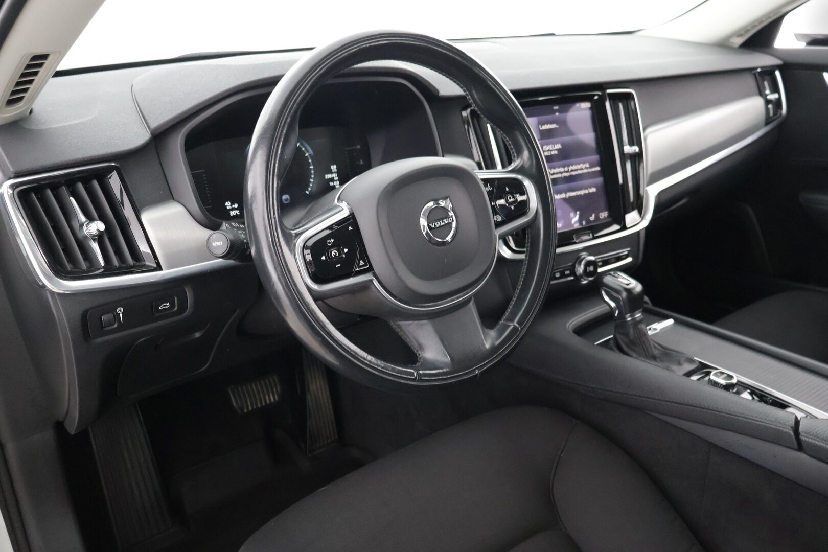 Volvo V90 2017 D3 Business aut * ACC / Koukku / Tutkat * - 2x Renkaat / Hyvä huoltohistoria*