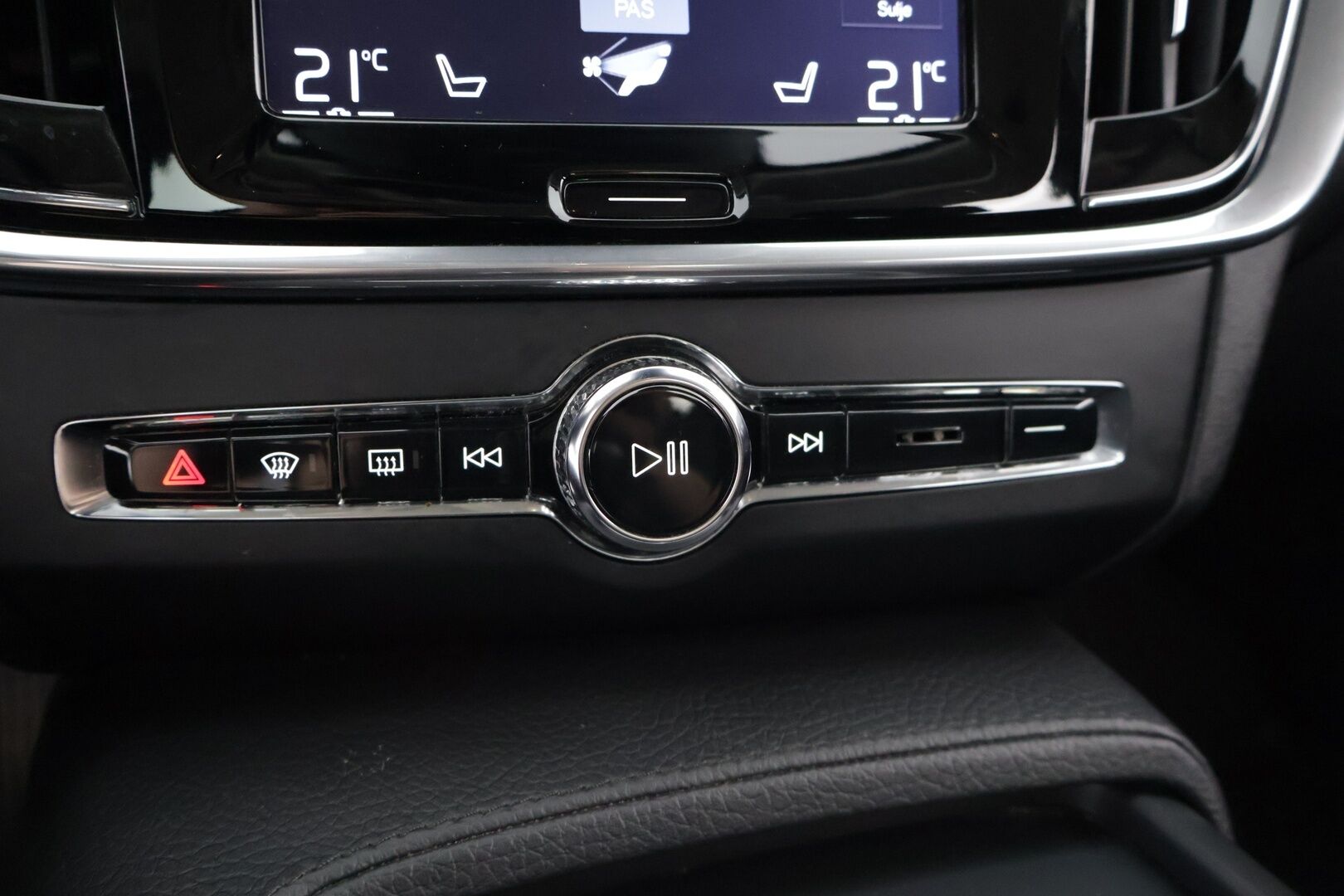 Volvo V90 2017 D3 Business aut * ACC / Koukku / Tutkat * - 2x Renkaat / Hyvä huoltohistoria*