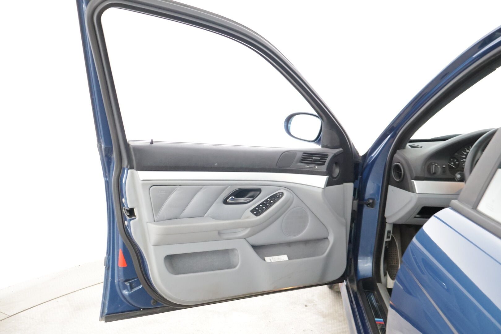 BMW 530 2001 530i Sedan (AA) 4ov 2970cm3 - * Myydään Huutokaupat.com * 