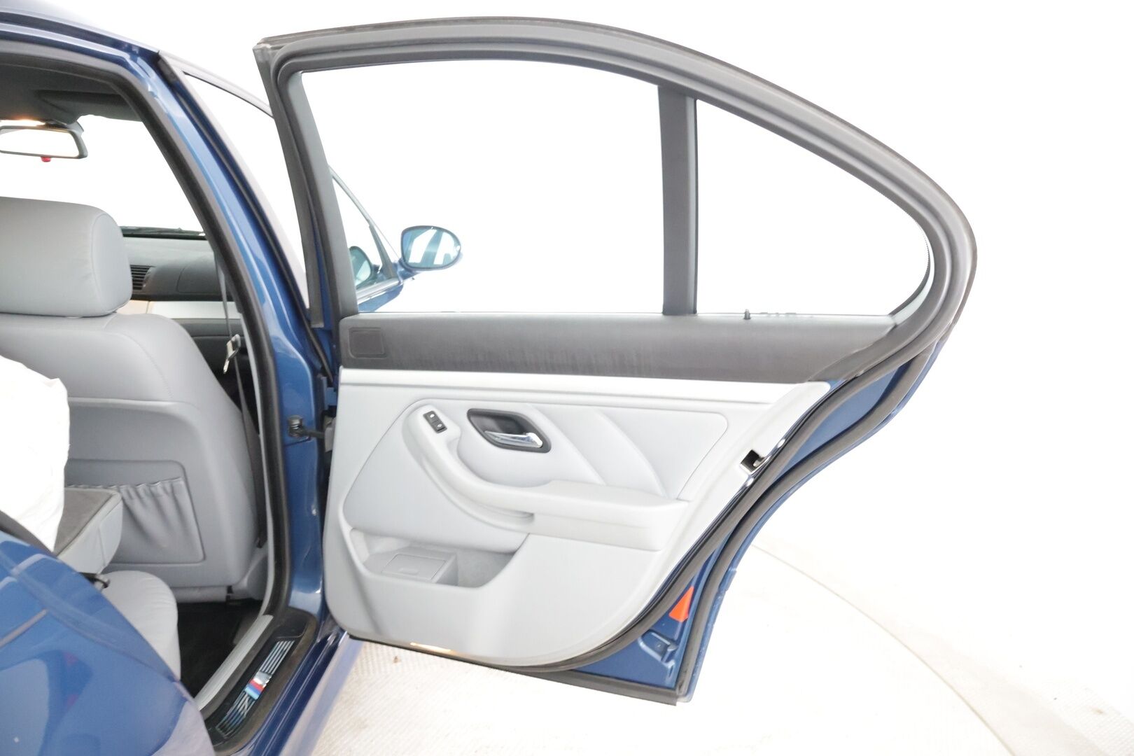 BMW 530 2001 530i Sedan (AA) 4ov 2970cm3 - * Myydään Huutokaupat.com * 