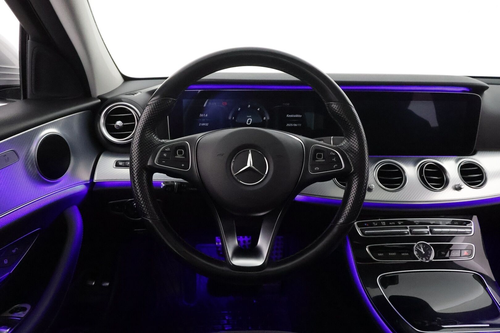 Mercedes-Benz E 2017 220 d 4Matic T A All-Terrain **HUD / Distronic+ / Panorama / Webasto / Ilma-alusta / Multibeam LED / Koukku** - 3,99 % KORKOTARJOUS TÄHÄN AUTOON - Huippuvarusteet! / 360 Kamera / Keyless / Apple&Android / Sporttipenkit