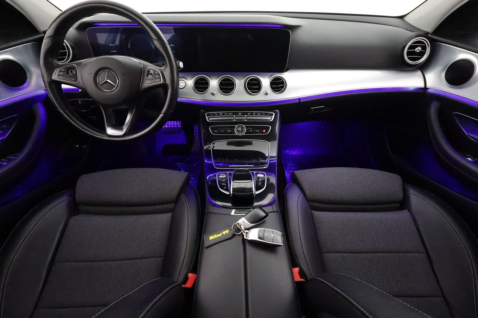Mercedes-Benz E 2017 220 d 4Matic T A All-Terrain **HUD / Distronic+ / Panorama / Webasto / Ilma-alusta / Multibeam LED / Koukku** - 3,99 % KORKOTARJOUS TÄHÄN AUTOON - Huippuvarusteet! / 360 Kamera / Keyless / Apple&Android / Sporttipenkit