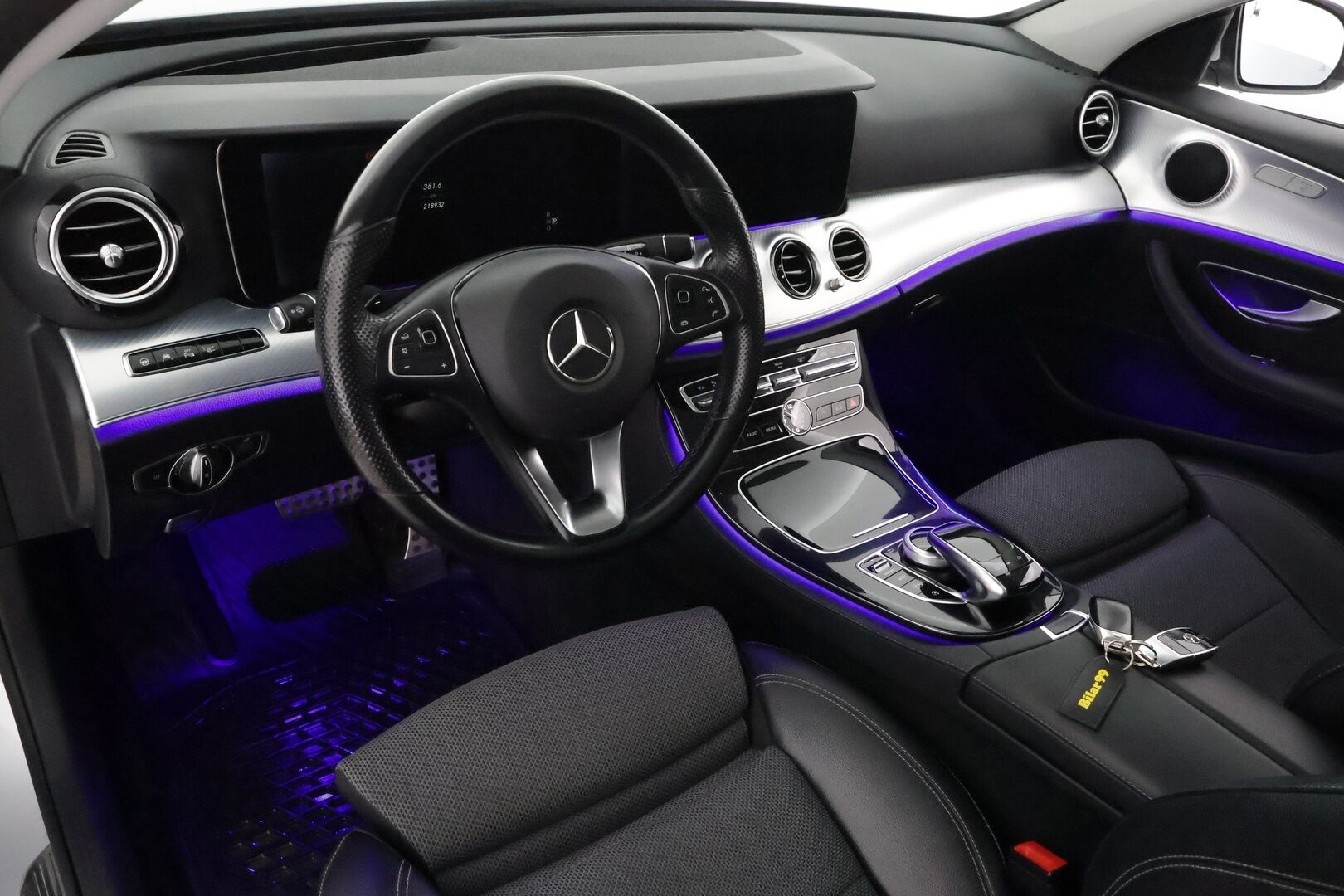 Mercedes-Benz E 2017 220 d 4Matic T A All-Terrain **HUD / Distronic+ / Panorama / Webasto / Ilma-alusta / Multibeam LED / Koukku** - 3,99 % KORKOTARJOUS TÄHÄN AUTOON - Huippuvarusteet! / 360 Kamera / Keyless / Apple&Android / Sporttipenkit