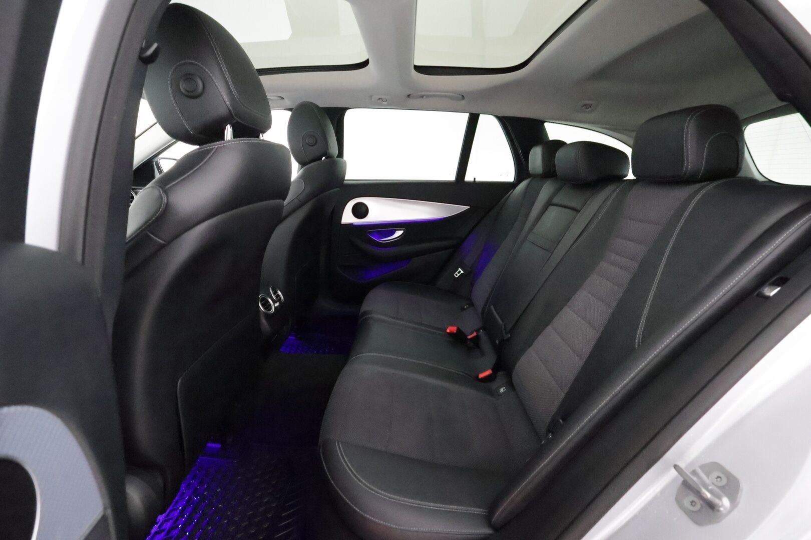 Mercedes-Benz E 2017 220 d 4Matic T A All-Terrain **HUD / Distronic+ / Panorama / Webasto / Ilma-alusta / Multibeam LED / Koukku** - 3,99 % KORKOTARJOUS TÄHÄN AUTOON - Huippuvarusteet! / 360 Kamera / Keyless / Apple&Android / Sporttipenkit