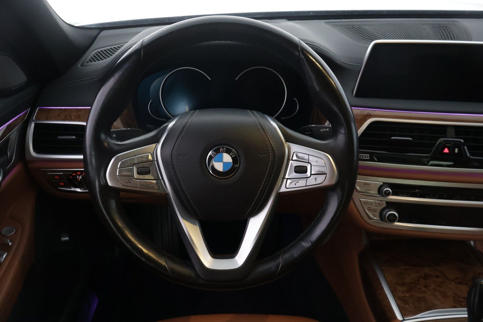 BMW 740 2017 G12 Sedan 740Le iPerformance A xDrive Business Exclusive - Suomi-auto | DAP | Adapt. vakkari | Laser | 360°-kamera | HUD | H&K | 4-pyöräohjaus | Imu-ovet | Panorama | Comfort penkit muistilla | 2x renkaat