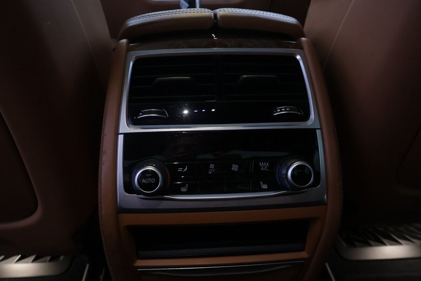 BMW 740 2017 G12 Sedan 740Le iPerformance A xDrive Business Exclusive - Suomi-auto | DAP | Adapt. vakkari | Laser | 360°-kamera | HUD | H&K | 4-pyöräohjaus | Imu-ovet | Panorama | Comfort penkit muistilla | 2x renkaat