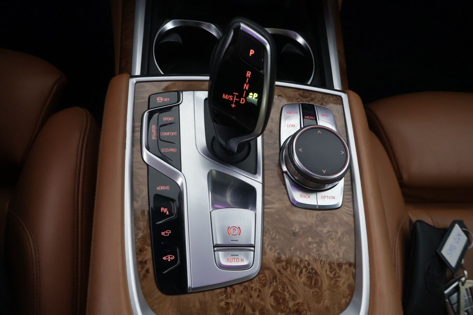 BMW 740 2017 G12 Sedan 740Le iPerformance A xDrive Business Exclusive - Suomi-auto | DAP | Adapt. vakkari | Laser | 360°-kamera | HUD | H&K | 4-pyöräohjaus | Imu-ovet | Panorama | Comfort penkit muistilla | 2x renkaat