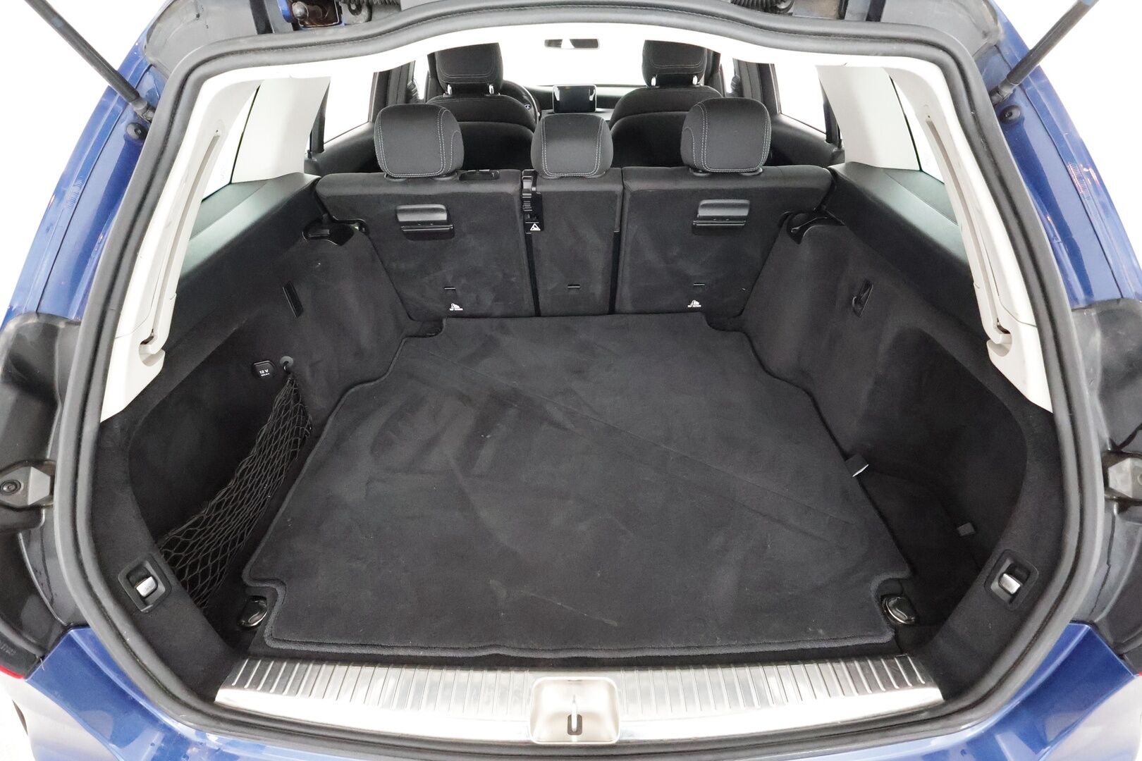 Mercedes-Benz C 2017 200 T Edition 4MATIC * Suomi-auto / ILS-LED / Sportpenkit / P.Tutkat / Vakkari / Bluetooth / Sisätilanlämmitin * - Kahdet renkaat - HULLU BLACKWEEK KORKOTARJOUS 2,49%