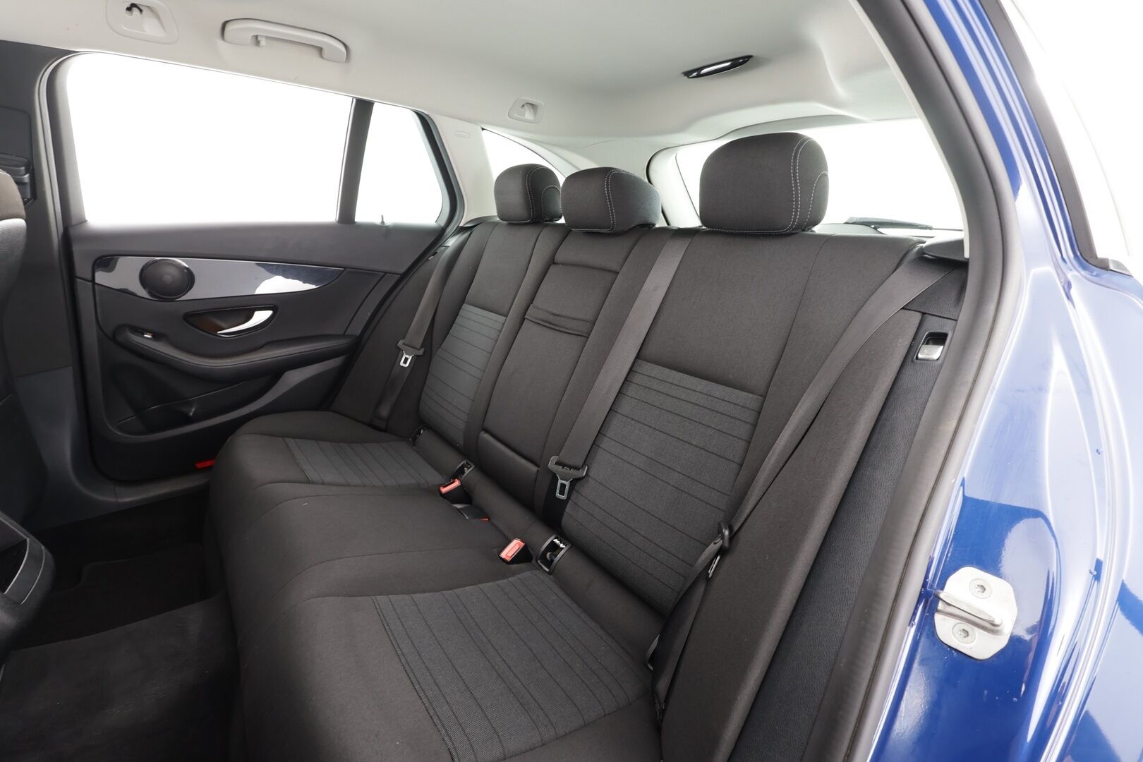 Mercedes-Benz C 2017 200 T Edition 4MATIC * Suomi-auto / ILS-LED / Sportpenkit / P.Tutkat / Vakkari / Bluetooth / Sisätilanlämmitin * - Kahdet renkaat - HULLU BLACKWEEK KORKOTARJOUS 2,49%