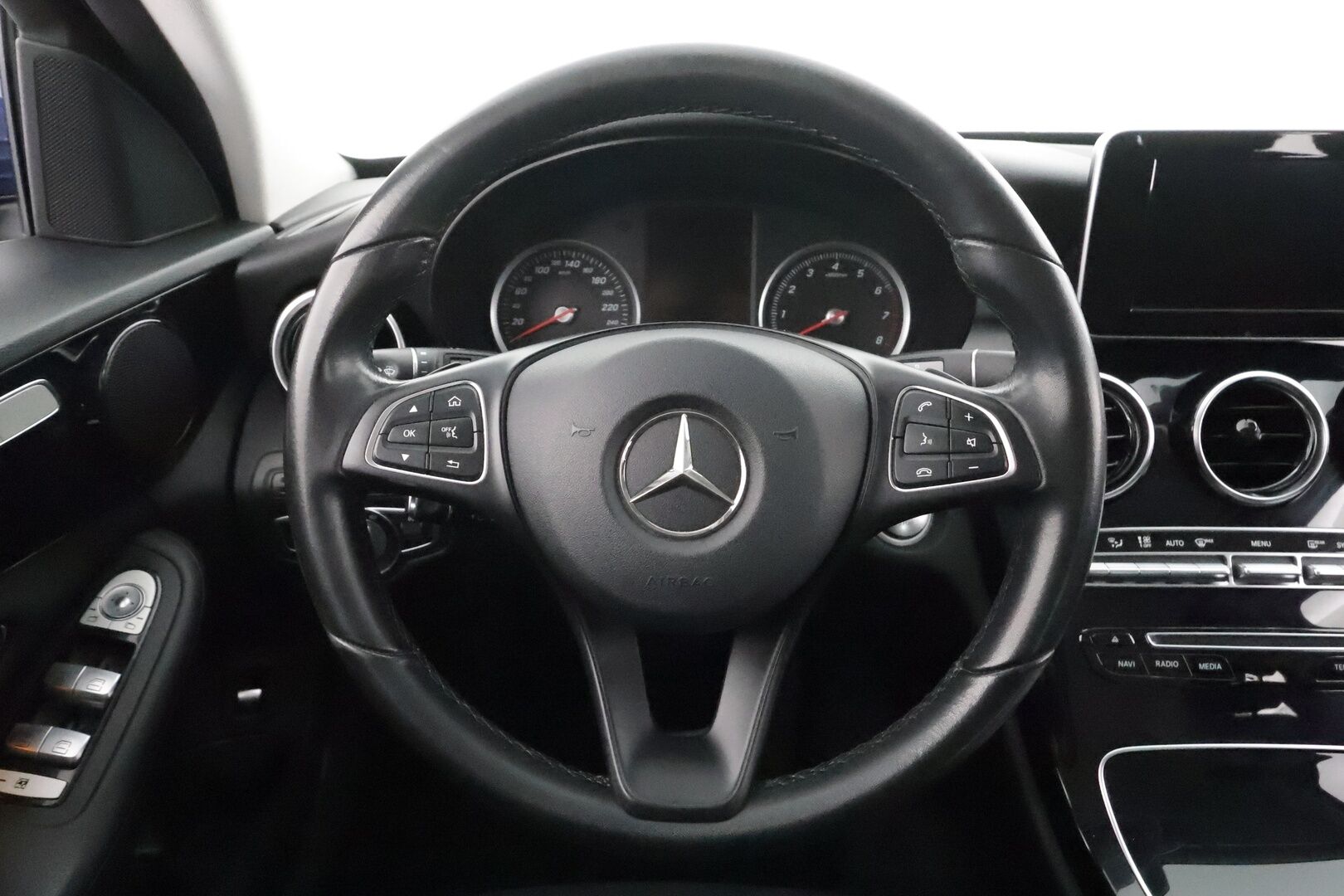 Mercedes-Benz C 2017 200 T Edition 4MATIC * Suomi-auto / ILS-LED / Sportpenkit / P.Tutkat / Vakkari / Bluetooth / Sisätilanlämmitin * - Kahdet renkaat - HULLU BLACKWEEK KORKOTARJOUS 2,49%