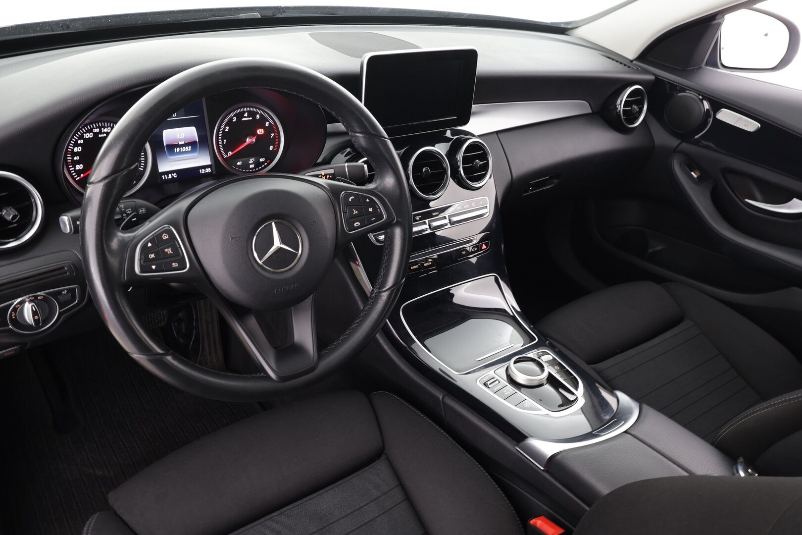 Mercedes-Benz C 2017 200 T Edition 4MATIC * Suomi-auto / ILS-LED / Sportpenkit / P.Tutkat / Vakkari / Bluetooth / Sisätilanlämmitin * - Kahdet renkaat - HULLU BLACKWEEK KORKOTARJOUS 2,49%