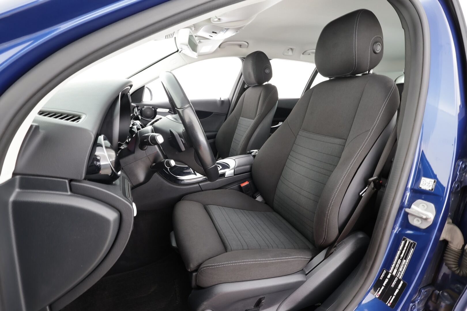 Mercedes-Benz C 2017 200 T Edition 4MATIC * Suomi-auto / ILS-LED / Sportpenkit / P.Tutkat / Vakkari / Bluetooth / Sisätilanlämmitin * - Kahdet renkaat - HULLU BLACKWEEK KORKOTARJOUS 2,49%