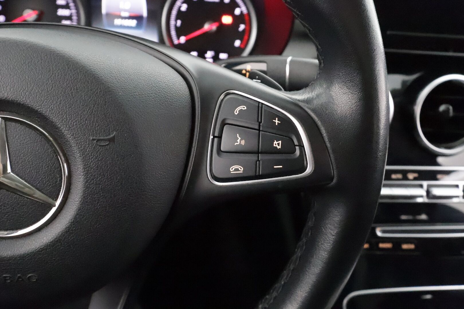 Mercedes-Benz C 2017 200 T Edition 4MATIC * Suomi-auto / ILS-LED / Sportpenkit / P.Tutkat / Vakkari / Bluetooth / Sisätilanlämmitin * - Kahdet renkaat - HULLU BLACKWEEK KORKOTARJOUS 2,49%