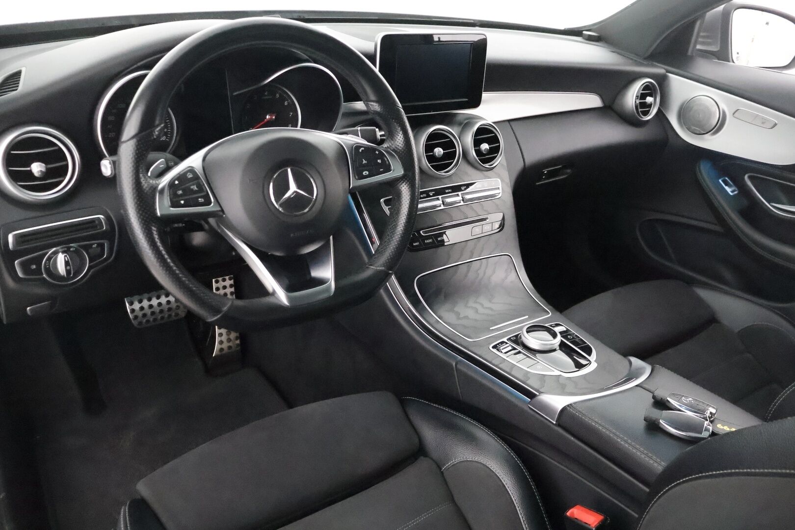 Mercedes-Benz C 2017 200 Coupé 4Matic A Business AMG ** Panorama / ILS LED / Sporttipenkit / Lohko / Vakkari / P.tutkat ** - Suomi-auto / Kahdet renkaat