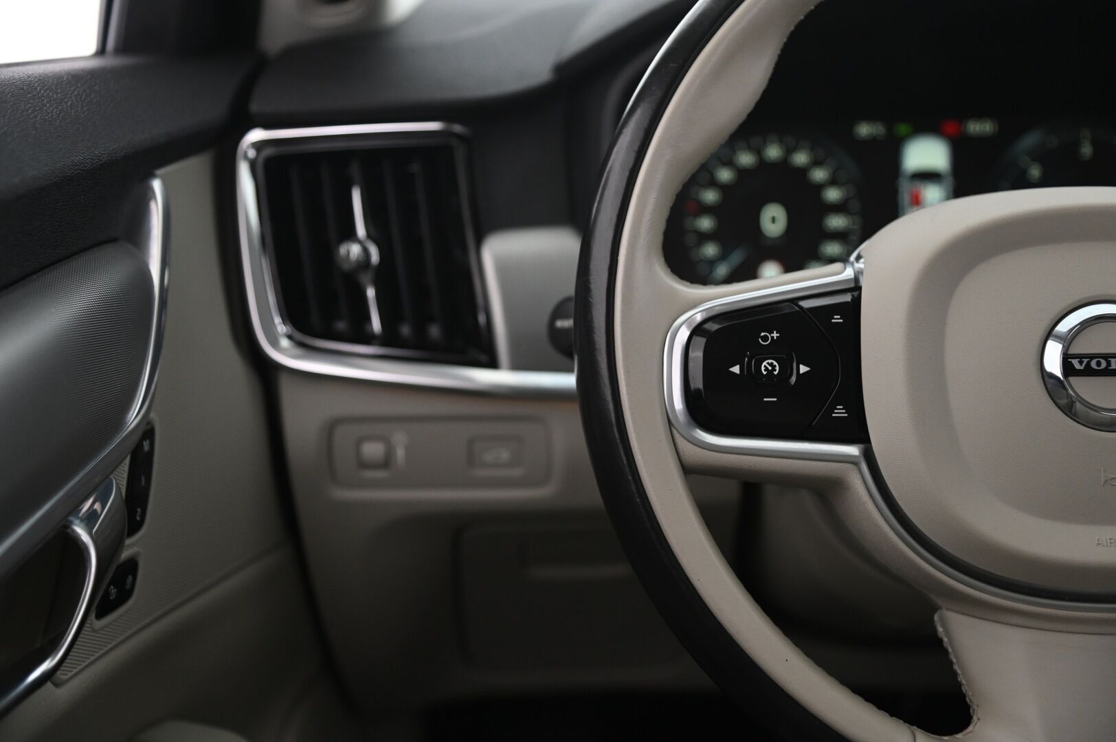 Volvo S90 2017 D4 AWD Inscription aut - 360° Kamera | Webasto | P.Kamera | Pilot assist | ACC | 2x renkaat&alumiinivanteet 