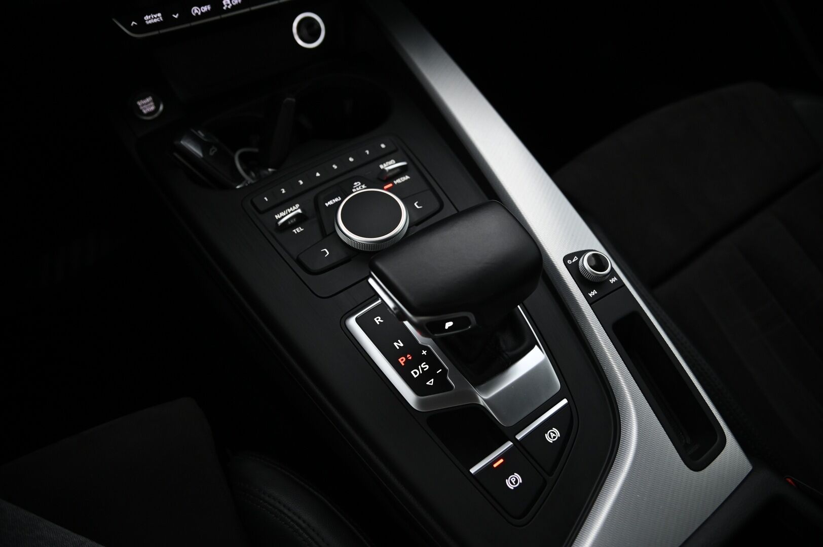 Audi A4 2017 Sedan S line Pro Business Sport 2,0 TFSI 140 kW S tronic *Webasto / S.Koukku / Navi / LED *