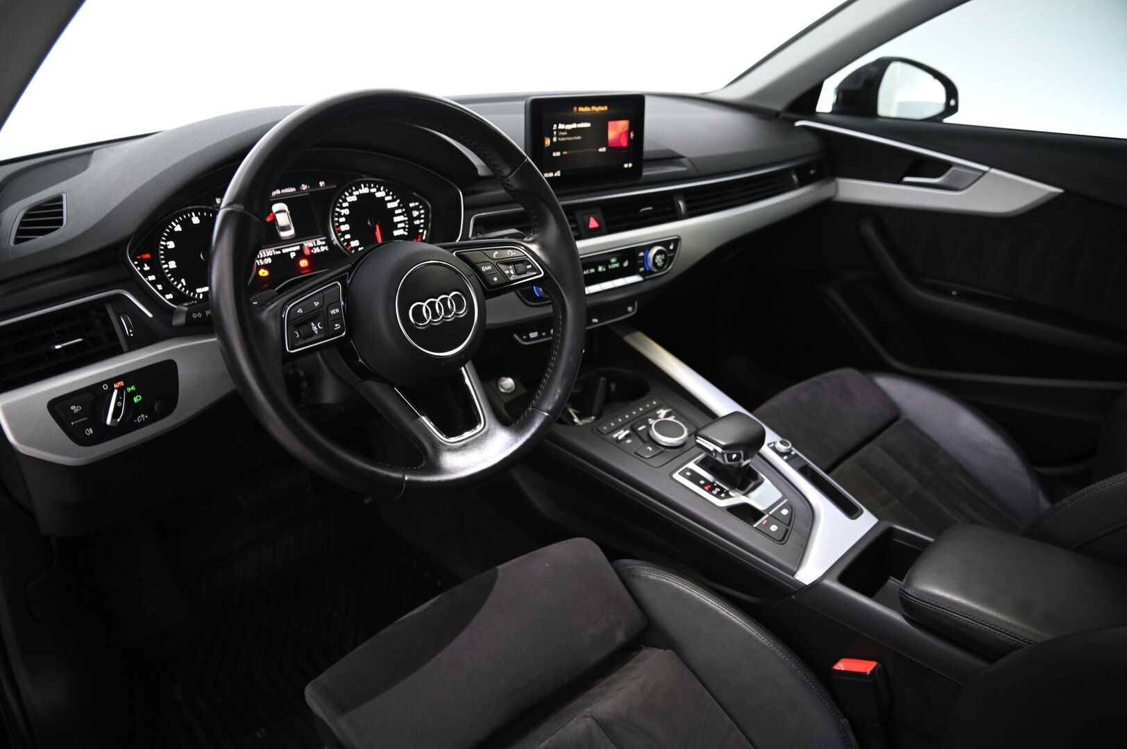 Audi A4 2017 Sedan S line Pro Business Sport 2,0 TFSI 140 kW S tronic *Webasto / S.Koukku / Navi / LED *