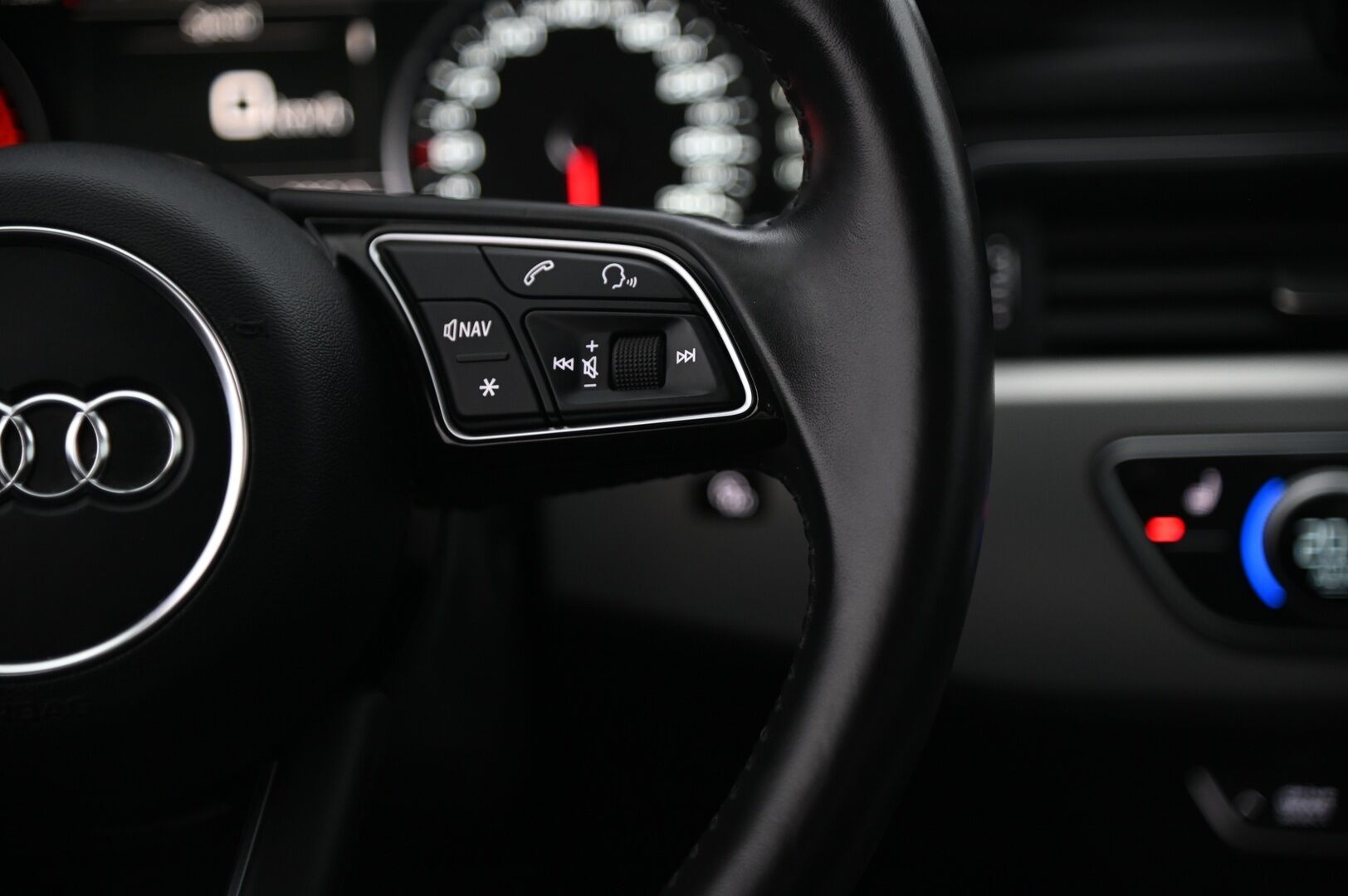 Audi A4 2017 Sedan S line Pro Business Sport 2,0 TFSI 140 kW S tronic *Webasto / S.Koukku / Navi / LED *