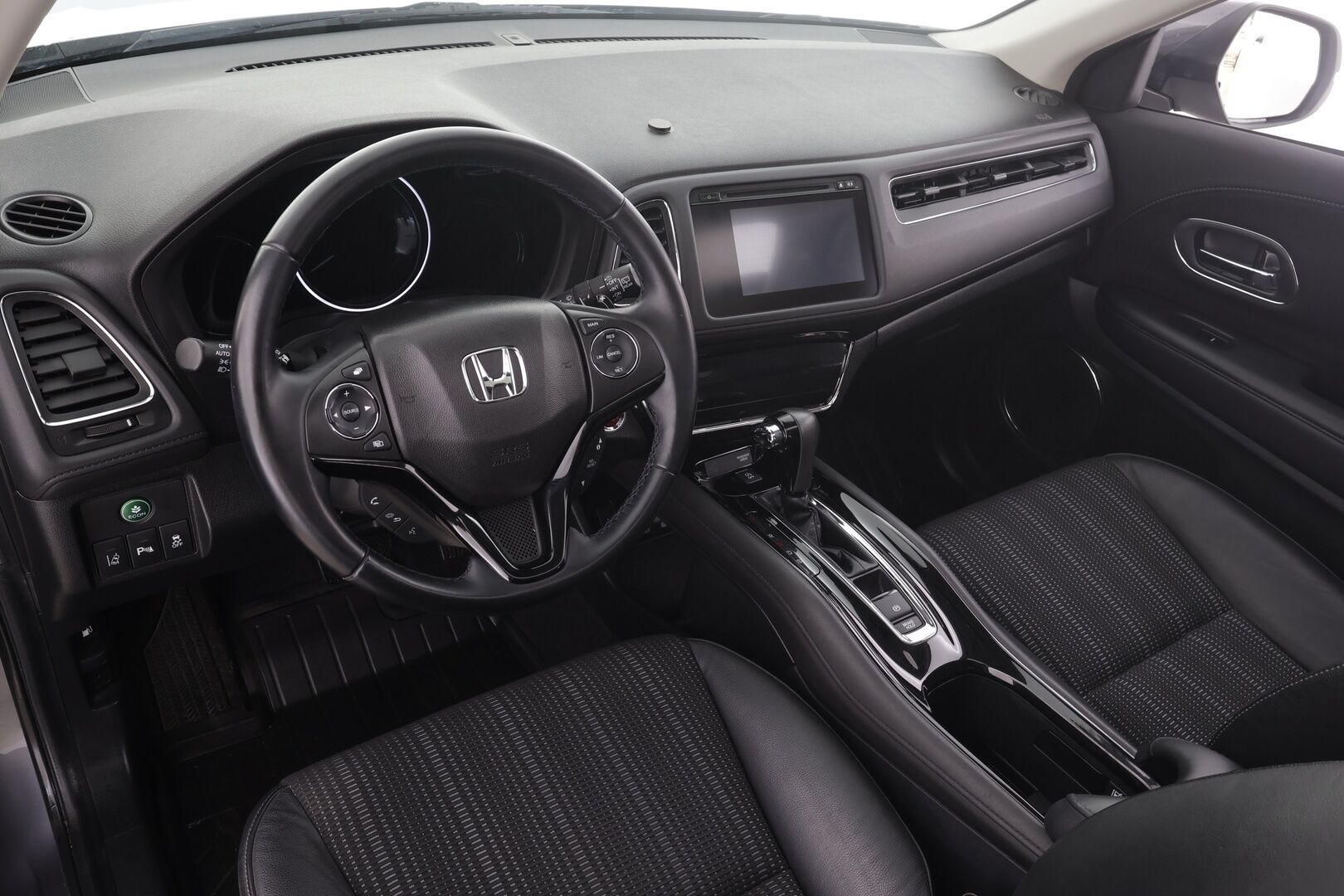 Honda HR-V 2017 1,5 Executive CVT * Panorama / Lohkolämmitin / LED / P.kamera / Vakkari / Kaistavahti / Navi * - Merkkihuollot / Suomi-auto / Kahdet renkaat aluvanteilla