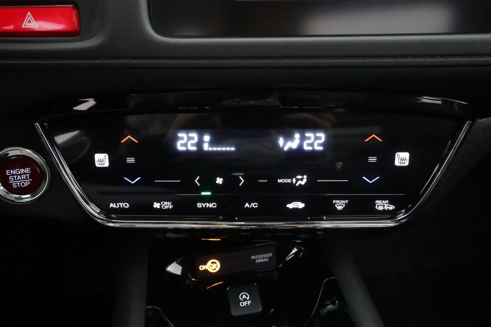 Honda HR-V 2017 1,5 Executive CVT * Panorama / Lohkolämmitin / LED / P.kamera / Vakkari / Kaistavahti / Navi * - Merkkihuollot / Suomi-auto / Kahdet renkaat aluvanteilla