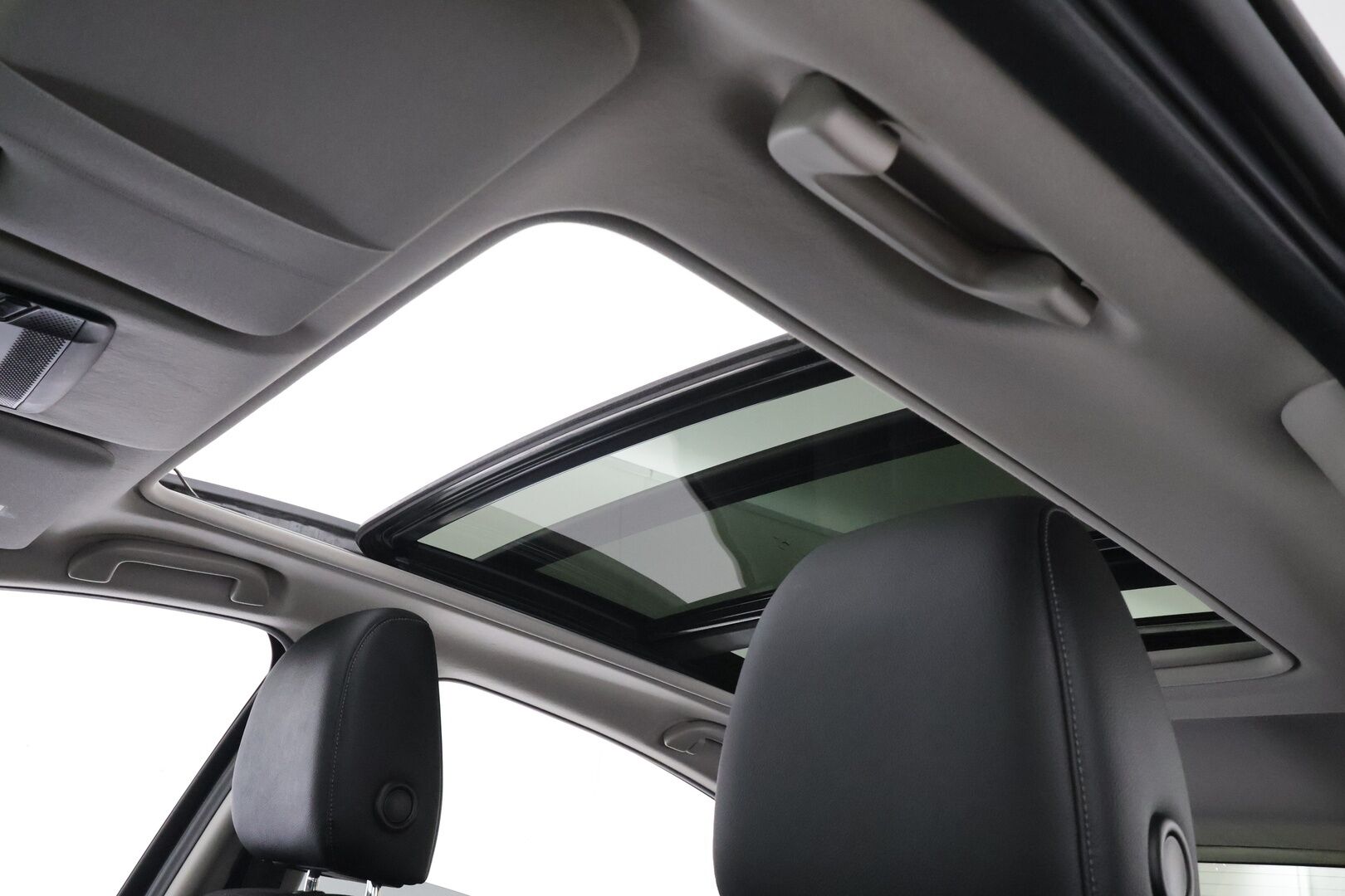 Honda HR-V 2017 1,5 Executive CVT * Panorama / Lohkolämmitin / LED / P.kamera / Vakkari / Kaistavahti / Navi * - Merkkihuollot / Suomi-auto / Kahdet renkaat aluvanteilla