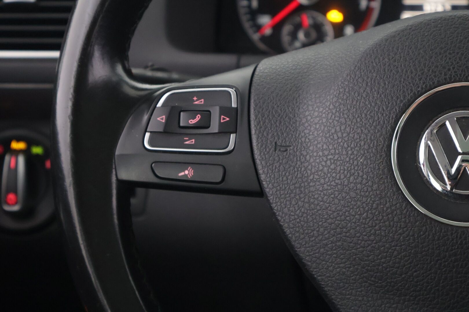 Volkswagen Touran 2012 1,4 Cross Touran TGI EcoFuel DSG 110kW 150hv * YritysOutlet - Myydään vain yrityksille *