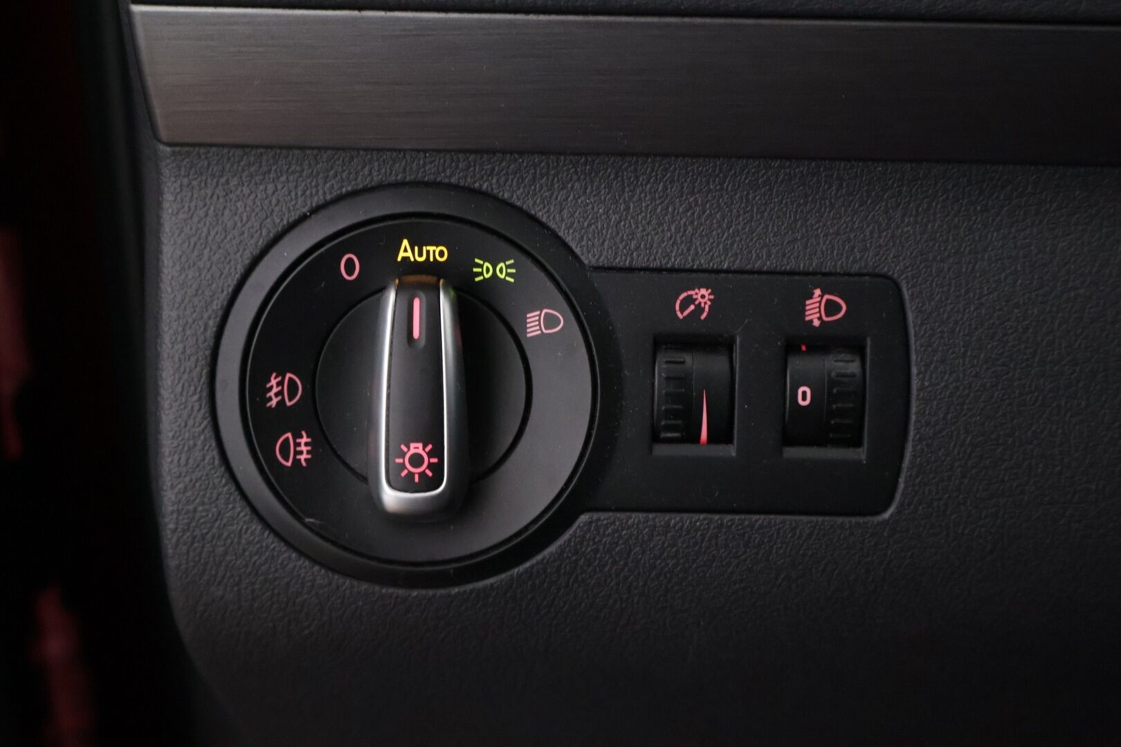 Volkswagen Touran 2012 1,4 Cross Touran TGI EcoFuel DSG 110kW 150hv * YritysOutlet - Myydään vain yrityksille *