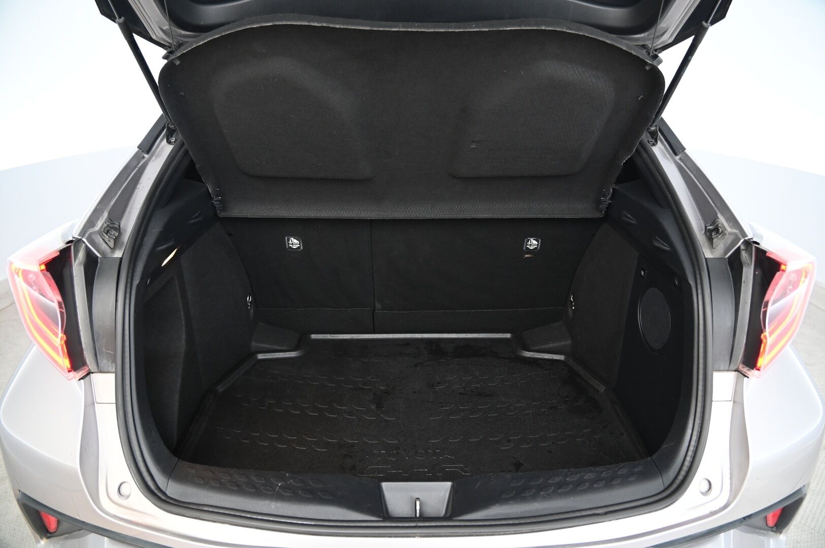 Toyota C-HR 2017 *JBL / ACC / Avaimeton kulku / Park Assist / P*Kamera / Blis* - *Merkkihuollettu / 2x renkaat / Lohkolämmitin sisätilalämmittimellä* - HULLU BLACKWEEK KORKOTARJOUS 2,49%