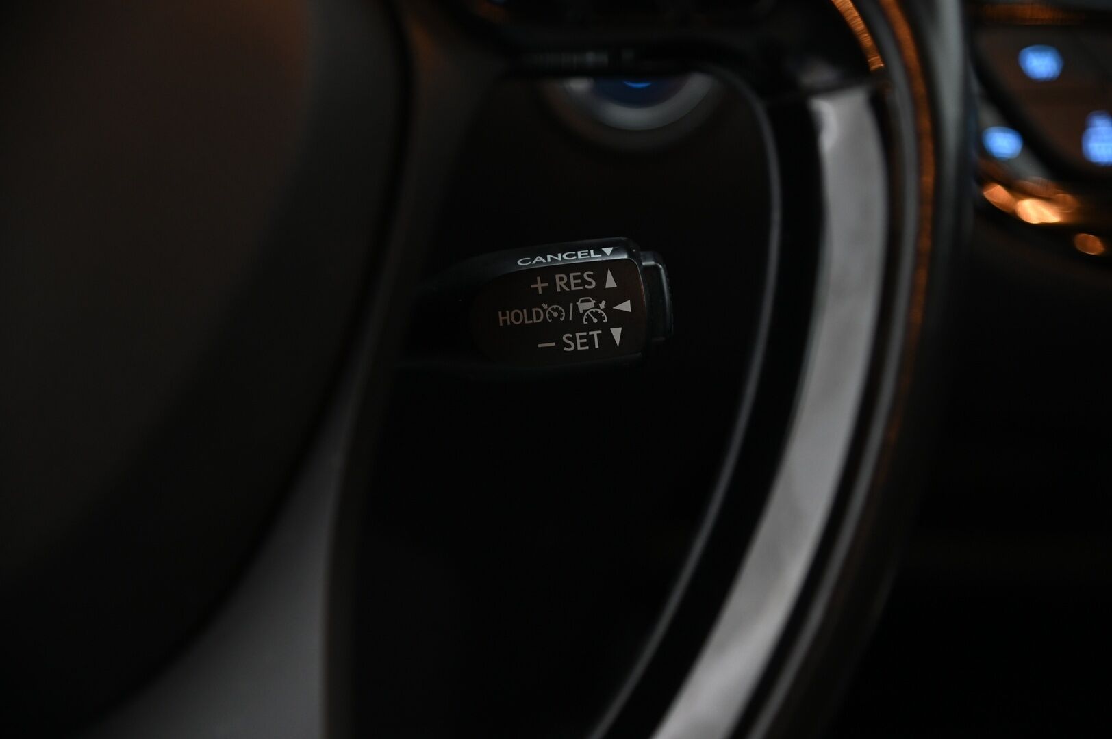 Toyota C-HR 2017 *JBL / ACC / Avaimeton kulku / Park Assist / P*Kamera / Blis* - *Merkkihuollettu / 2x renkaat / Lohkolämmitin sisätilalämmittimellä* - HULLU BLACKWEEK KORKOTARJOUS 2,49%