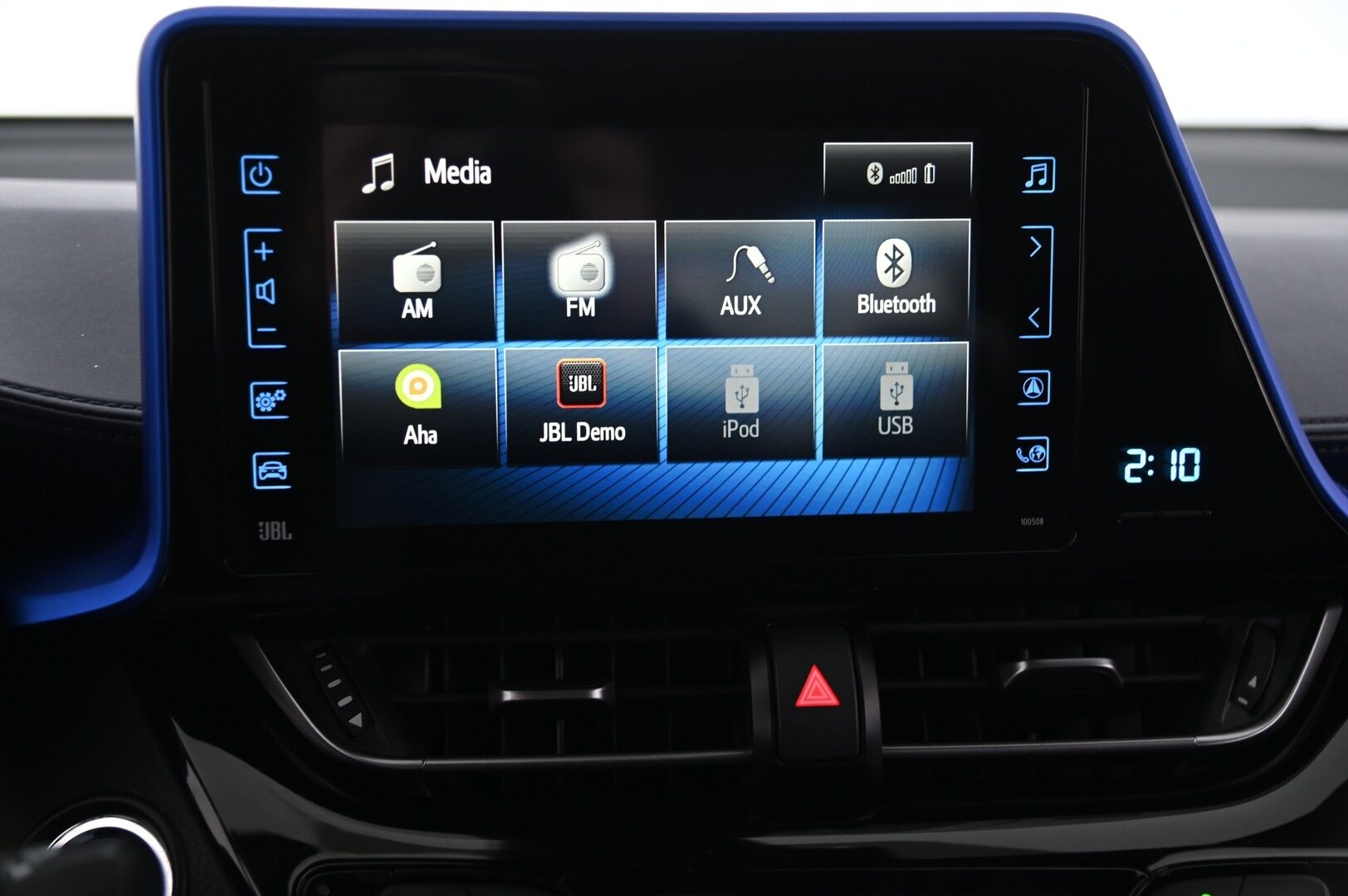 Toyota C-HR 2017 *JBL / ACC / Avaimeton kulku / Park Assist / P*Kamera / Blis* - *Merkkihuollettu / 2x renkaat / Lohkolämmitin sisätilalämmittimellä* - HULLU BLACKWEEK KORKOTARJOUS 2,49%