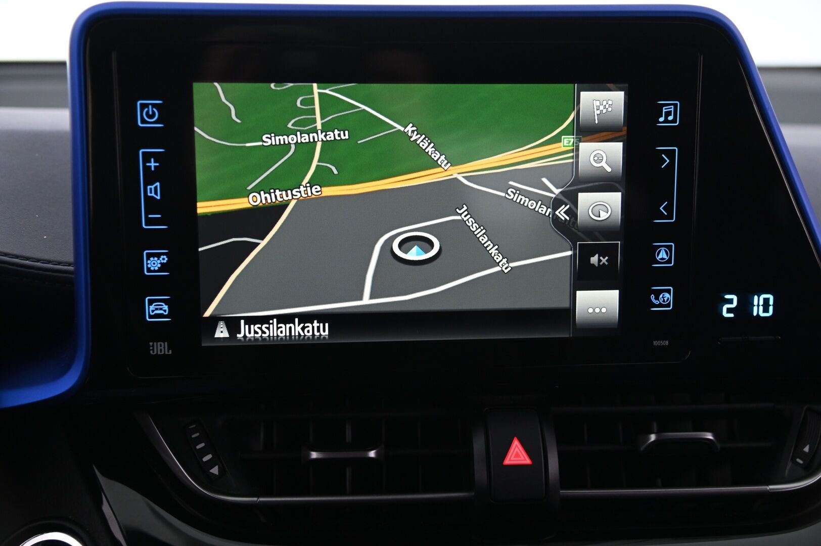 Toyota C-HR 2017 *JBL / ACC / Avaimeton kulku / Park Assist / P*Kamera / Blis* - *Merkkihuollettu / 2x renkaat / Lohkolämmitin sisätilalämmittimellä* - HULLU BLACKWEEK KORKOTARJOUS 2,49%