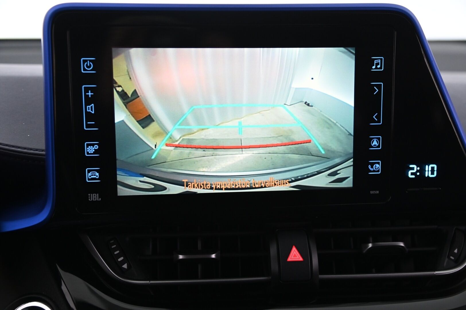 Toyota C-HR 2017 *JBL / ACC / Avaimeton kulku / Park Assist / P*Kamera / Blis* - *Merkkihuollettu / 2x renkaat / Lohkolämmitin sisätilalämmittimellä* - HULLU BLACKWEEK KORKOTARJOUS 2,49%