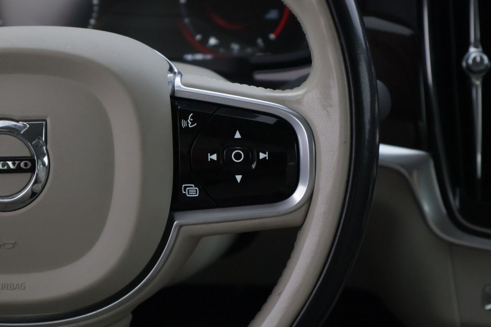 Volvo S90 2017 D4 AWD Inscription aut * Webasto / Autopilot / Koukku / Blis / ACC / Peruutuskamera / Keylessgo * - * Suomi-auto / 2xrenkaat / Ei Adblueta *
