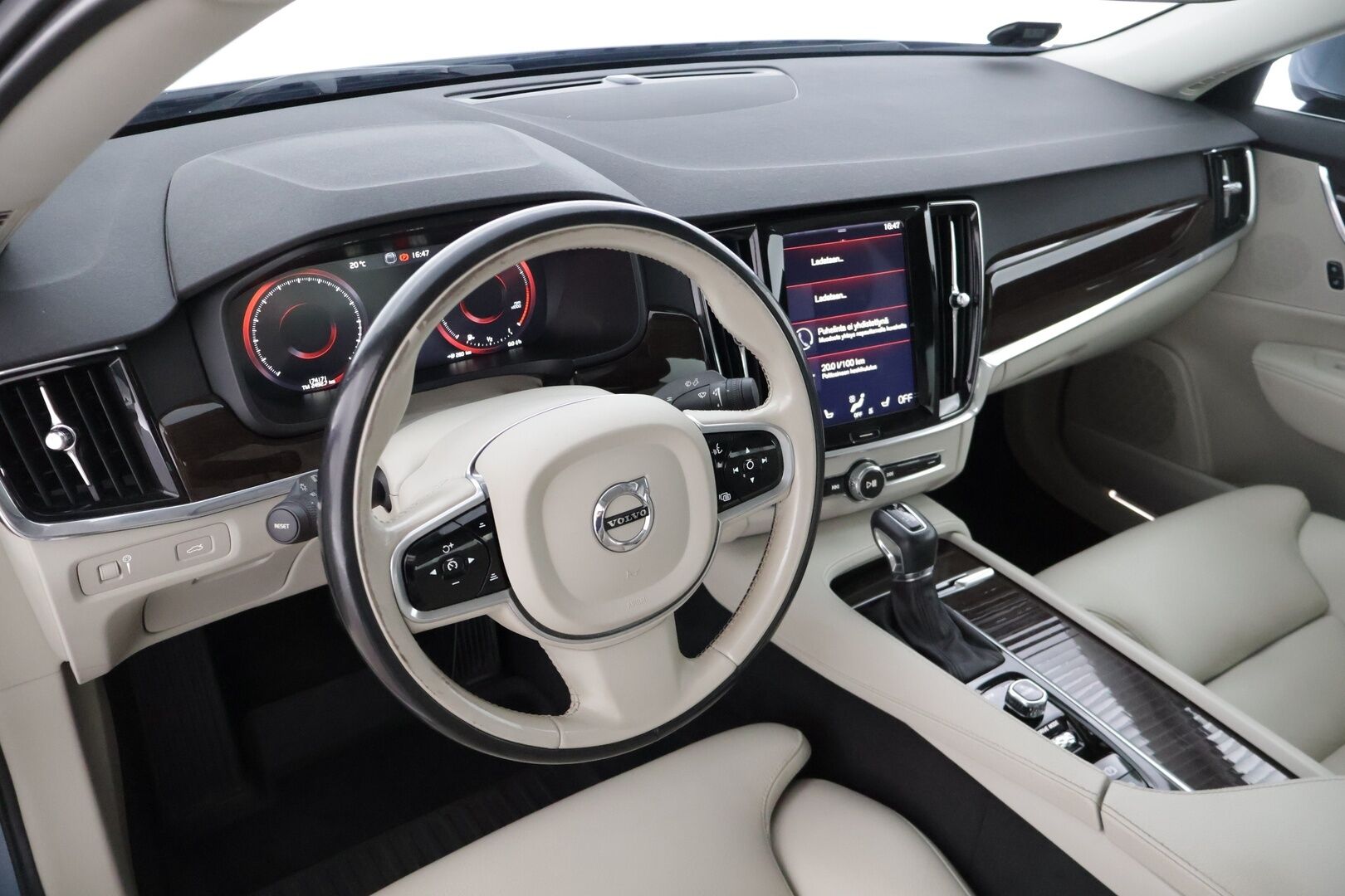 Volvo S90 2017 D4 AWD Inscription aut * Webasto / Autopilot / Koukku / Blis / ACC / Peruutuskamera / Keylessgo * - * Suomi-auto / 2xrenkaat / Ei Adblueta *