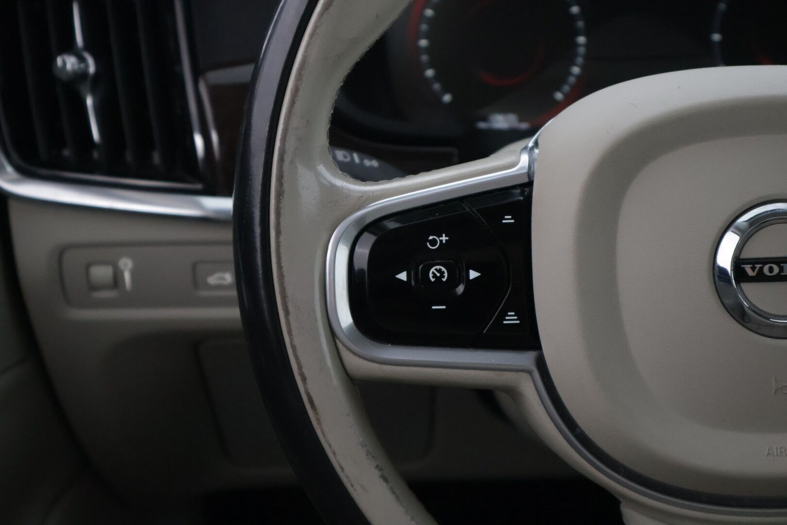 Volvo S90 2017 D4 AWD Inscription aut * Webasto / Autopilot / Koukku / Blis / ACC / Peruutuskamera / Keylessgo * - * Suomi-auto / 2xrenkaat / Ei Adblueta *