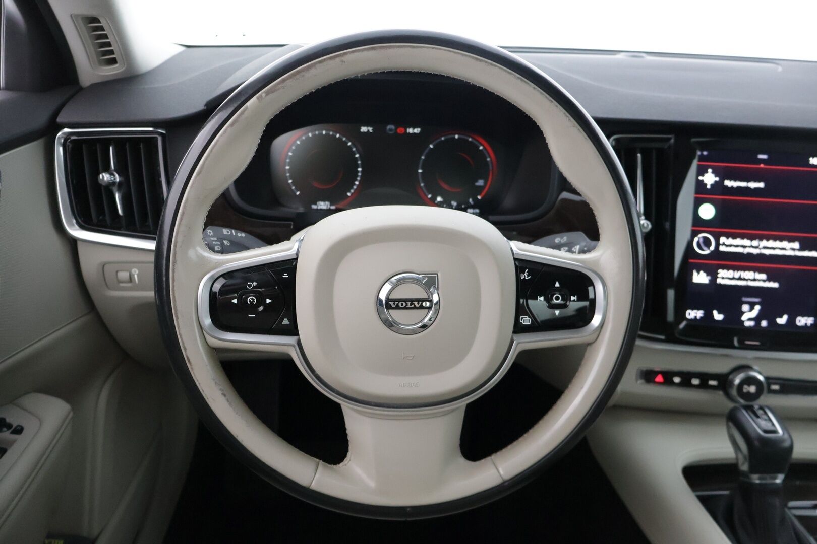 Volvo S90 2017 D4 AWD Inscription aut * Webasto / Autopilot / Koukku / Blis / ACC / Peruutuskamera / Keylessgo * - * Suomi-auto / 2xrenkaat / Ei Adblueta *