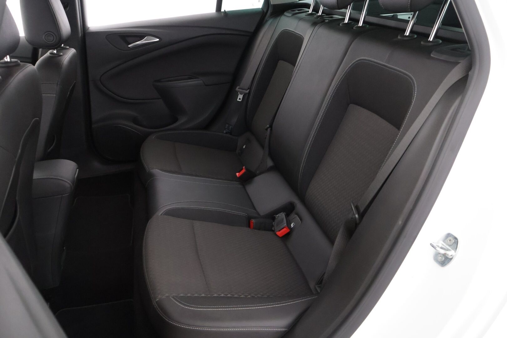 Opel Astra 2017 Sports Tourer Innovation 1,0 Turbo Start/Stop 77kW  *P-Kamera / BLIS / Kaistavahti / Navi / Keyless / Sähkökontti * - * Suomi-auto / Säännölliset huollot / Kustannustehokas *