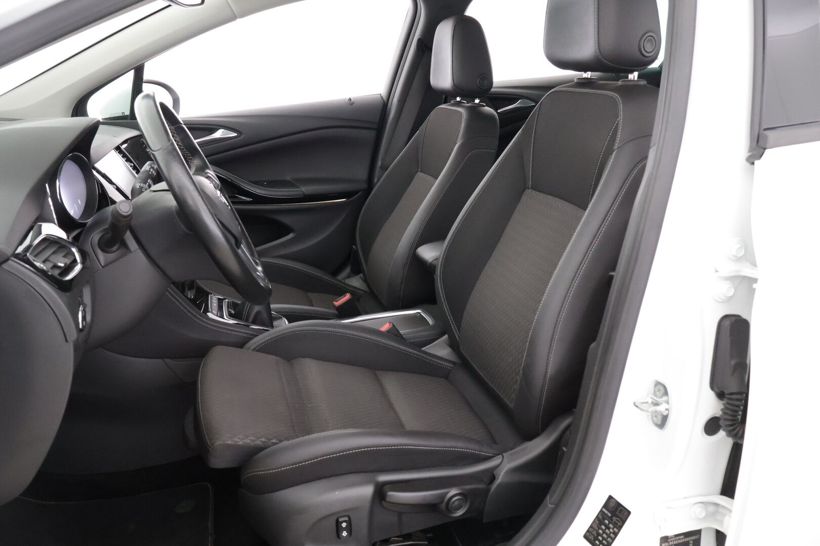 Opel Astra 2017 Sports Tourer Innovation 1,0 Turbo Start/Stop 77kW  *P-Kamera / BLIS / Kaistavahti / Navi / Keyless / Sähkökontti * - * Suomi-auto / Säännölliset huollot / Kustannustehokas *