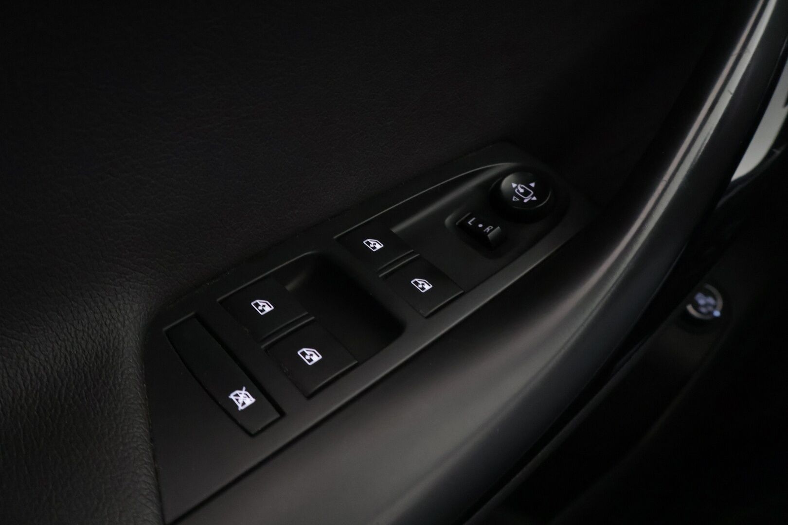 Opel Astra 2017 Sports Tourer Innovation 1,0 Turbo Start/Stop 77kW  *P-Kamera / BLIS / Kaistavahti / Navi / Keyless / Sähkökontti * - * Suomi-auto / Säännölliset huollot / Kustannustehokas *