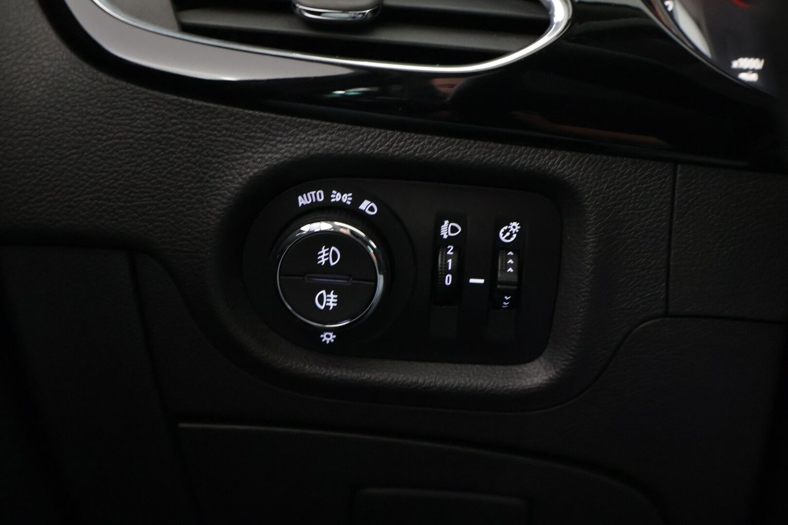 Opel Astra 2017 Sports Tourer Innovation 1,0 Turbo Start/Stop 77kW  *P-Kamera / BLIS / Kaistavahti / Navi / Keyless / Sähkökontti * - * Suomi-auto / Säännölliset huollot / Kustannustehokas *