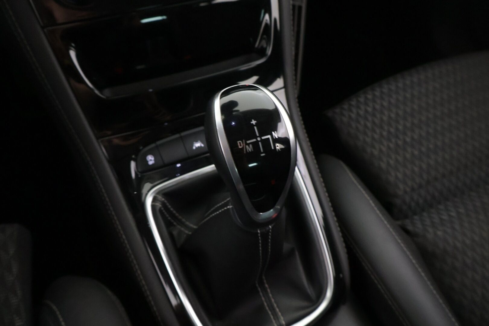 Opel Astra 2017 Sports Tourer Innovation 1,0 Turbo Start/Stop 77kW  *P-Kamera / BLIS / Kaistavahti / Navi / Keyless / Sähkökontti * - * Suomi-auto / Säännölliset huollot / Kustannustehokas *