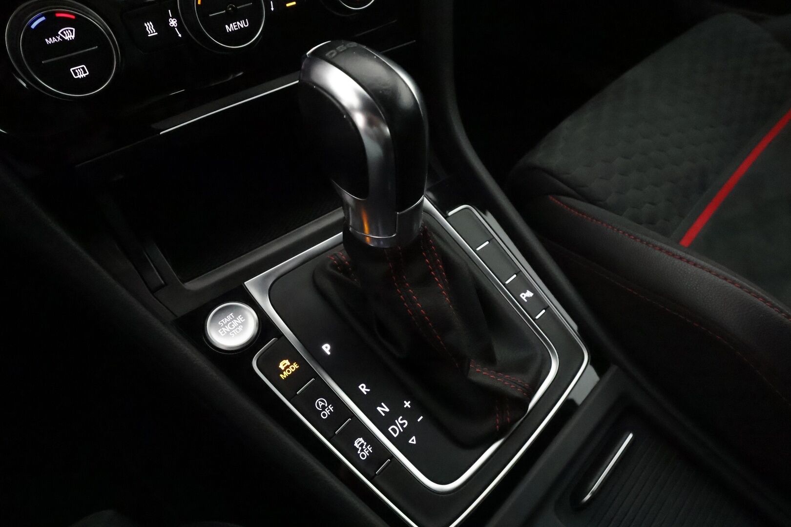Volkswagen Golf 2017 GTI 2,0 TSI 169 kW (230 hv) DSG-autm.** Facelift / Adapt.vakkari / Digimittaristo / P.kamera / Nahka-alcantara sisusta / Keyless - Suomi-Auto / Apple&Android / Sporttipenkit